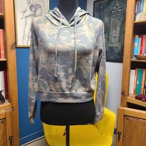 Tresics Womens Camo Crop Hoodie